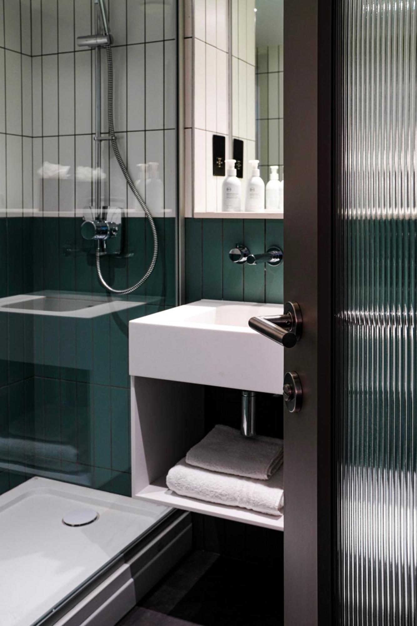 Southgate Hotel London East Barnet Екстер'єр фото